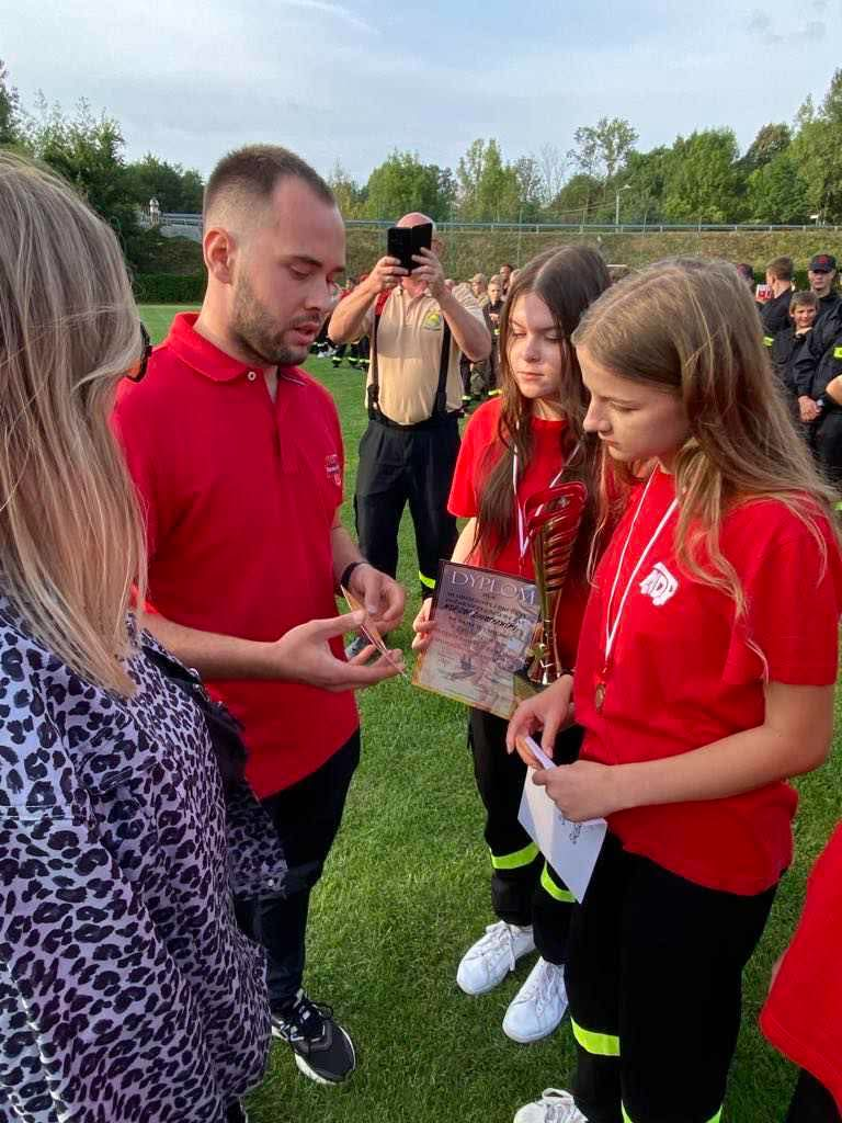 Wręczenie nagród na zawodach lokalnej straży pożarnej